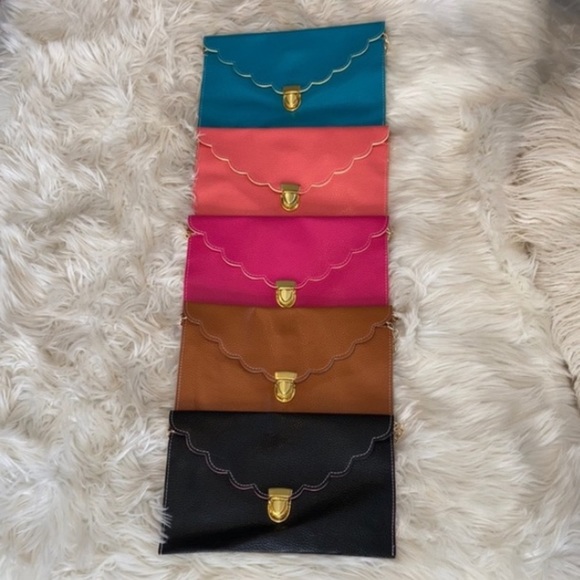 NWT Camel tan Crossbody Clutch scalloped gold hardware envelope purse handbag - Picture 3 of 16